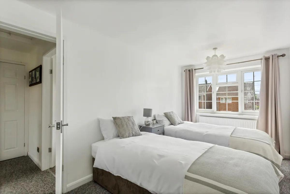 Bright & Spacious With Garden & Parking Nottingham Buitenkant foto